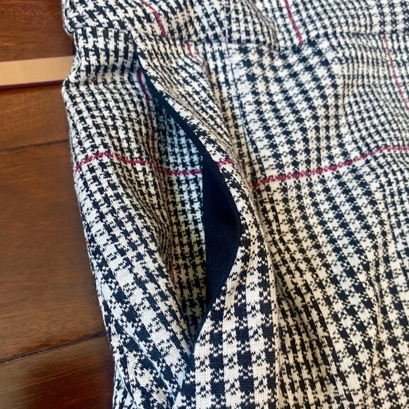 *NWT* Made in Canada Check-Print V-Neck Belted Dress (with pockets!) - Size XXS - Picture 10 of 16